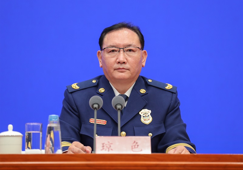 轻点捅骚逼要烂了应急部党组成员、消防救援局局长琼色出席新闻发布会